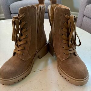 Crown Vintage NWOT women’s suede boots - Size 7